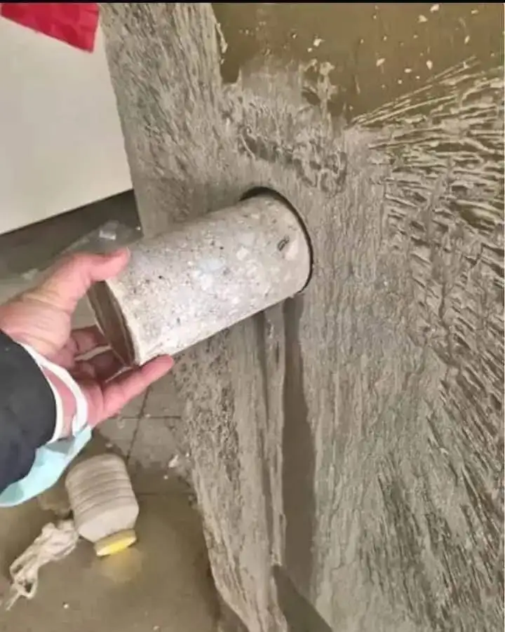 عينة لب خرسانية ناتجة عن تخريم دقيق